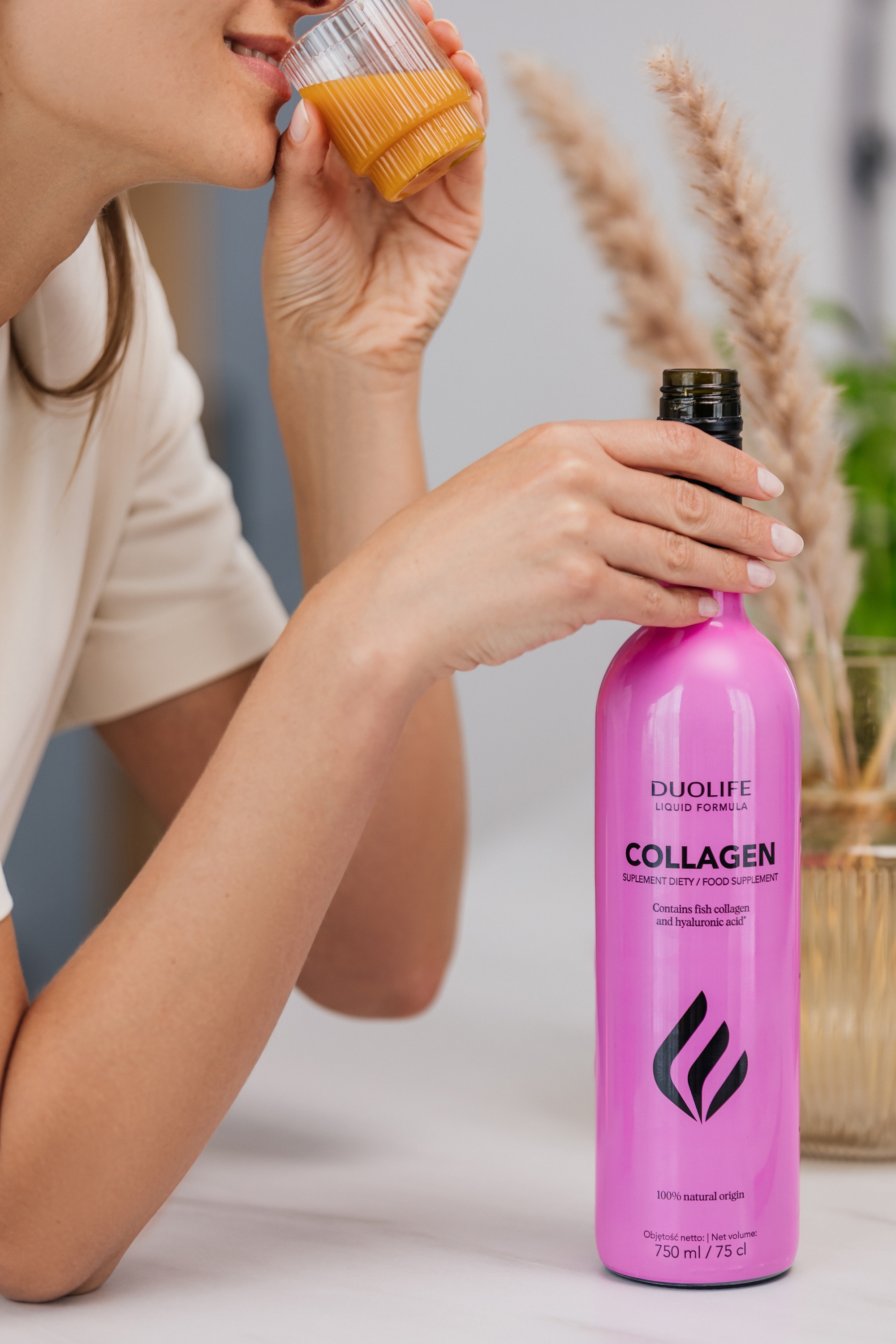 woman with a DUOLIFE Collagen